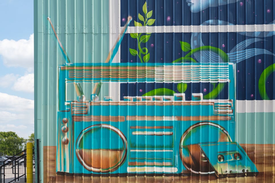 Radio/Shark/Wheel or Rim 0