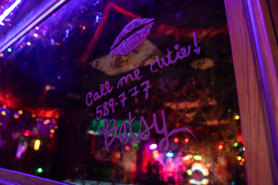 Batsy Lipstick on Mirror Mural 0